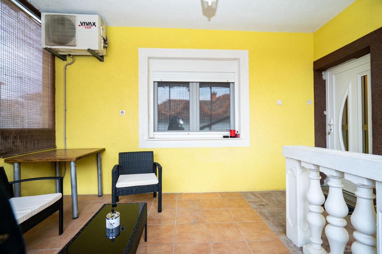Apartman Jozic Knin Exterior foto