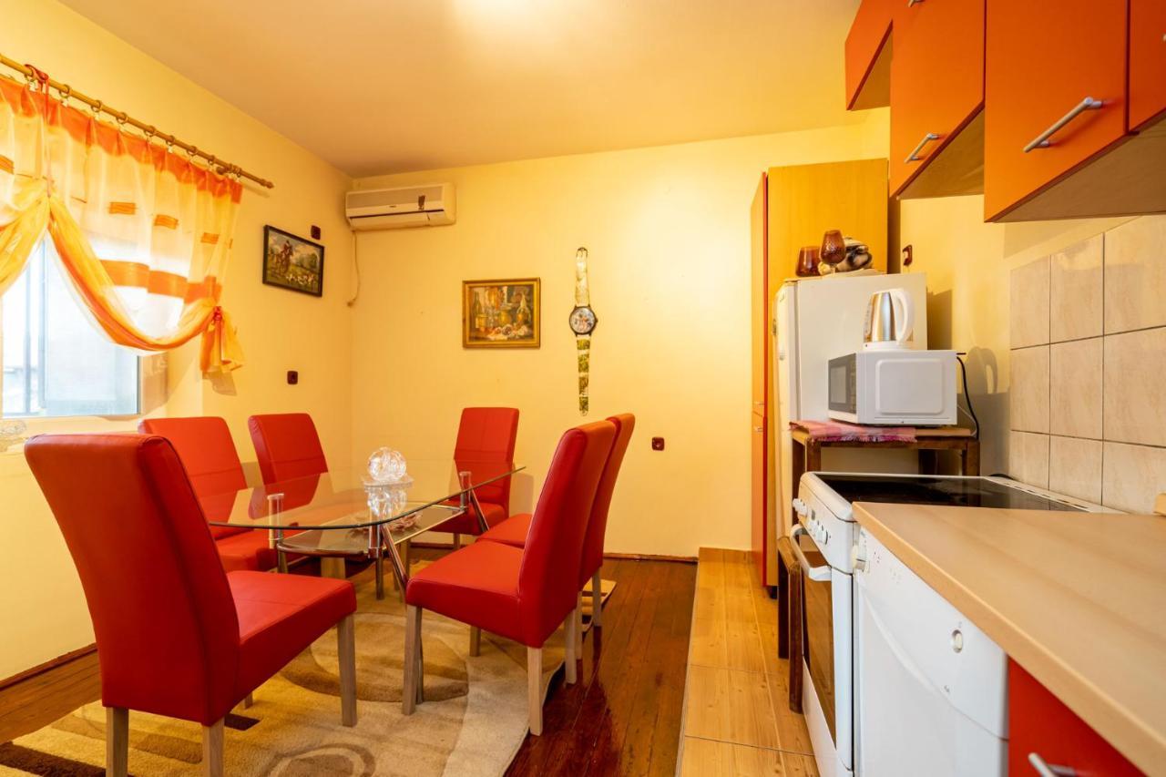 Apartman Jozic Knin Exterior foto
