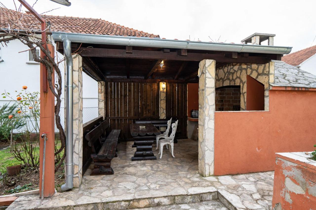 Apartman Jozic Knin Exterior foto
