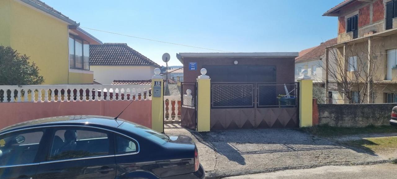Apartman Jozic Knin Exterior foto